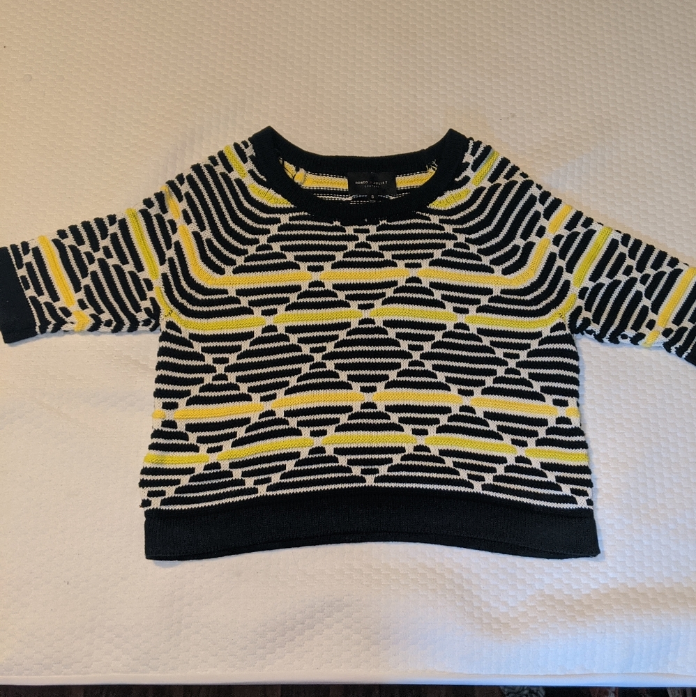 Romeo & Juliet Cropped Knit Sweater Size S